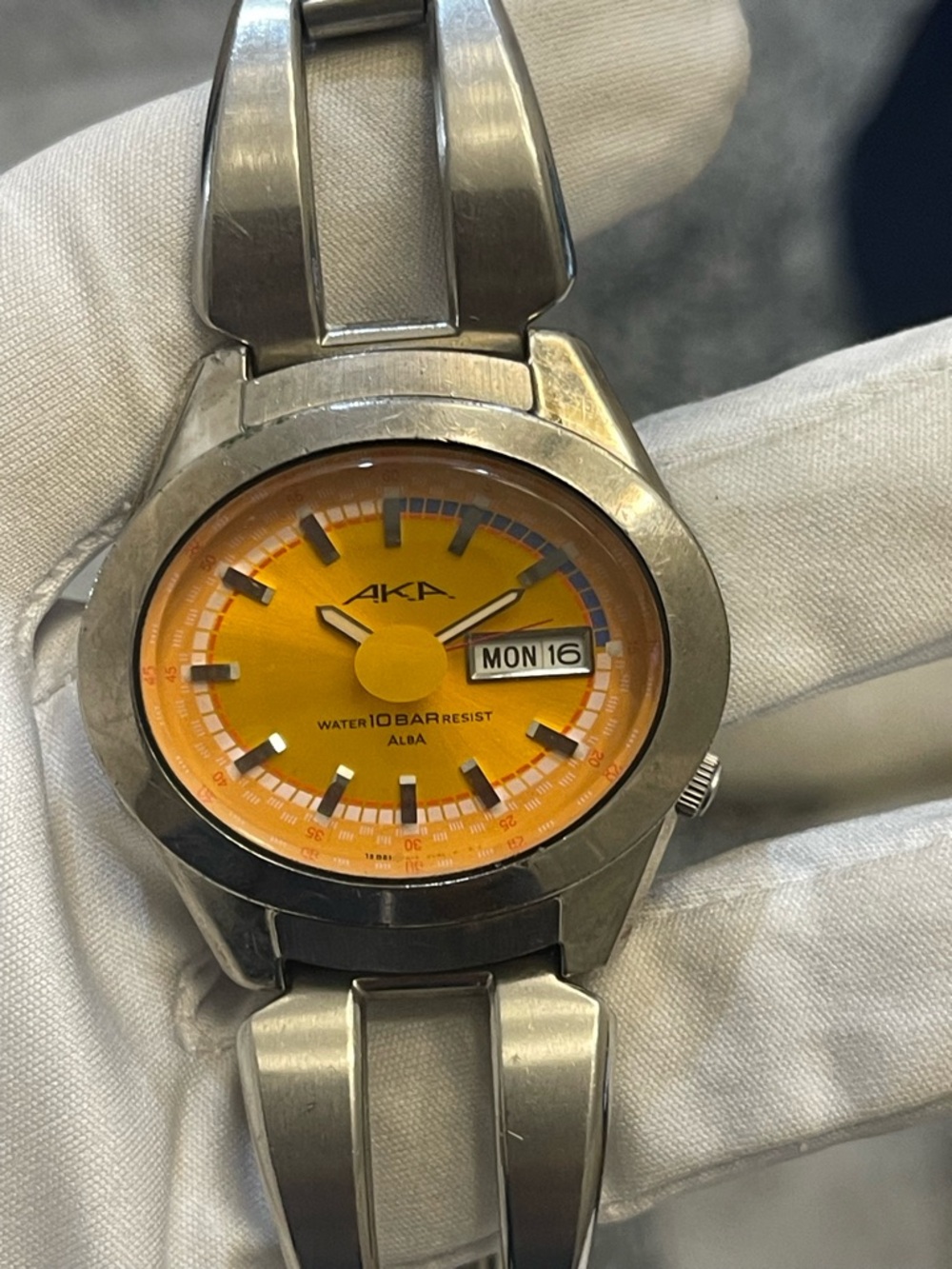 Vintage Seiko Alba AKA Oval Shape Racer Dial Japan Men's Quartz Watch V743-5A10 - Picture 15 of 16